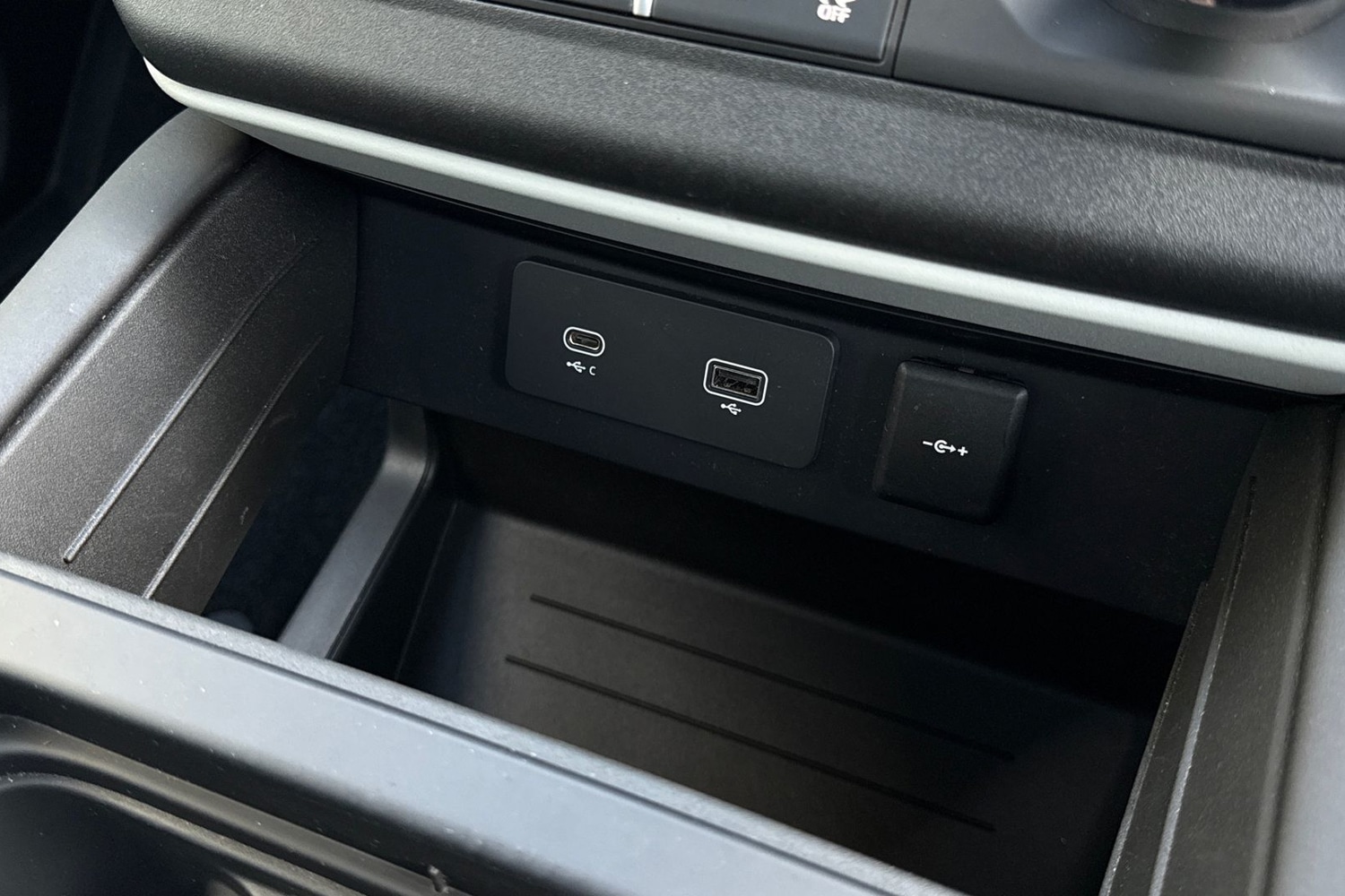 Used Land Rover Defender 2023 for sale - 76902634: Photo 46