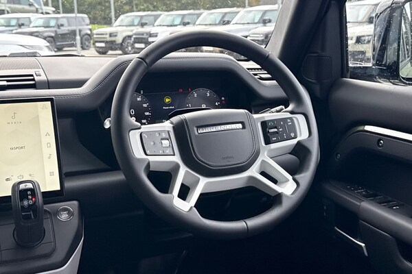 Used Land Rover Defender 110 2025 for sale - 76249201: Photo 28