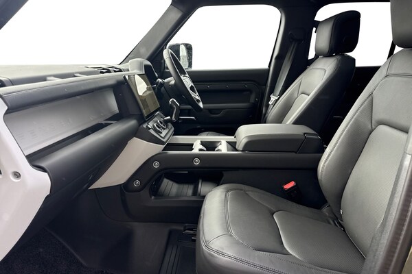 Used Land Rover Defender 110 2025 for sale - 76249201: Photo 3