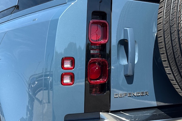 Used Land Rover Defender 110 2025 for sale - 75179032: Photo 30