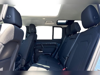 Used Land Rover Defender 110 2025 for sale - 75179032: Photo