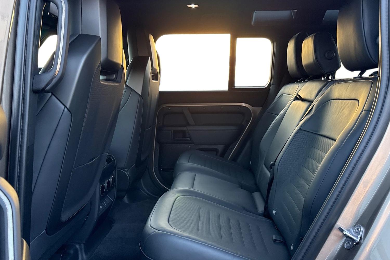 Used Land Rover Defender 110 2025 for sale - 77138946: Photo 4