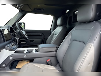 Used Land Rover Defender 90 2025 for sale - 75643615: Photo