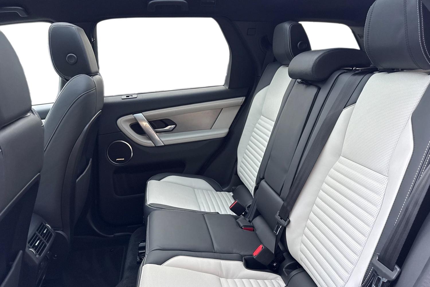 Used Land Rover Discovery Sport 2024 for sale - 76902527: Photo 4