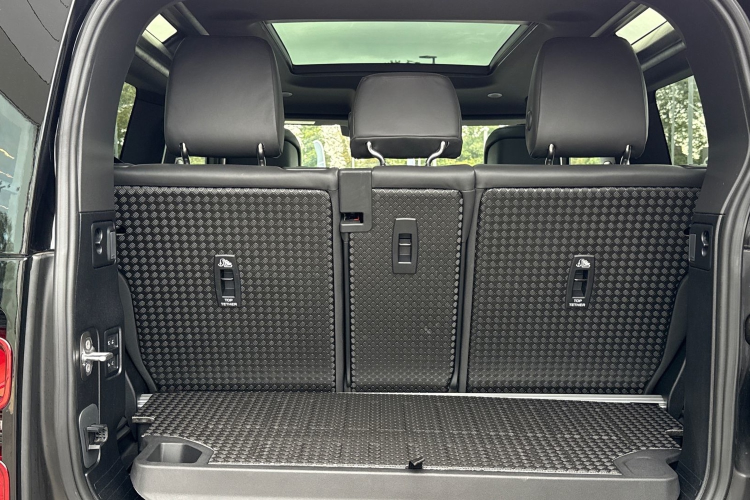 Used Land Rover Defender 90 2025 for sale - 76158334: Photo 11