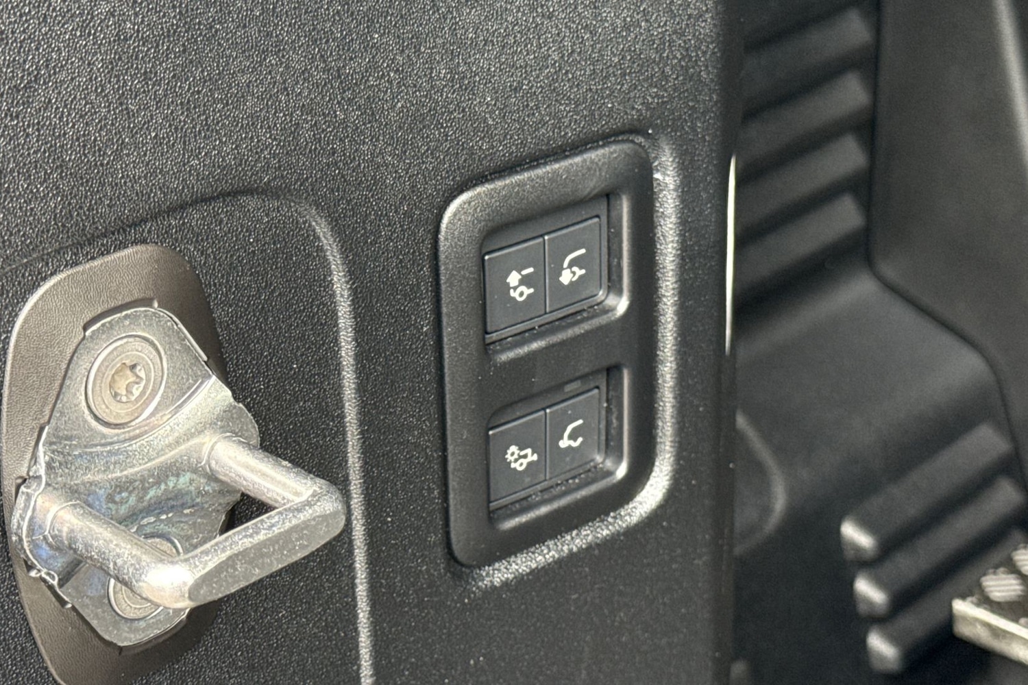 Used Land Rover Defender 90 2025 for sale - 76158334: Photo 27