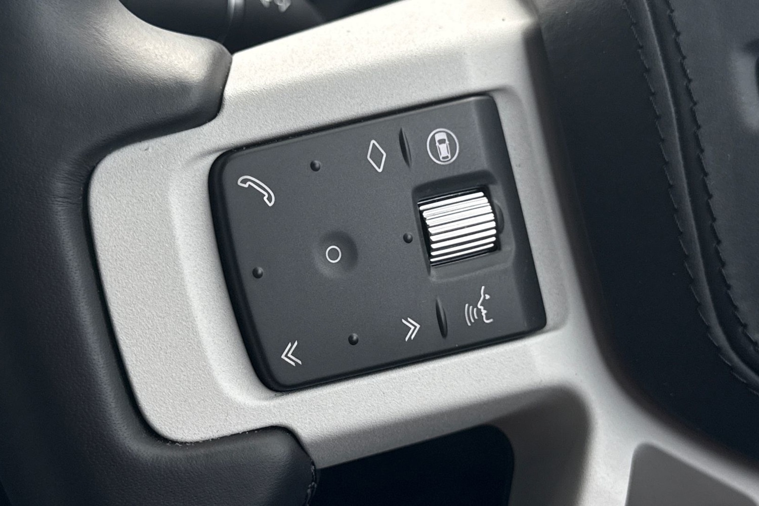 Used Land Rover Defender 90 2025 for sale - 76158334: Photo 30