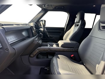 Used Land Rover Defender 110 2025 for sale - 75179076: Photo