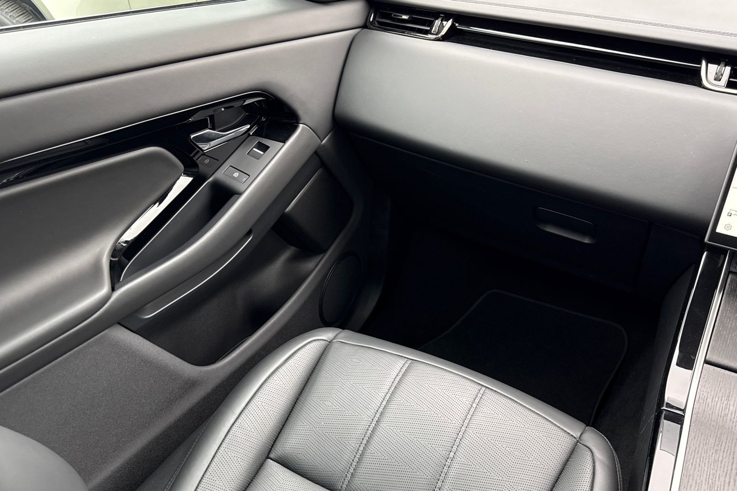 Used Land Rover Range Rover Evoque 2024 for sale - 77654206: Photo 42