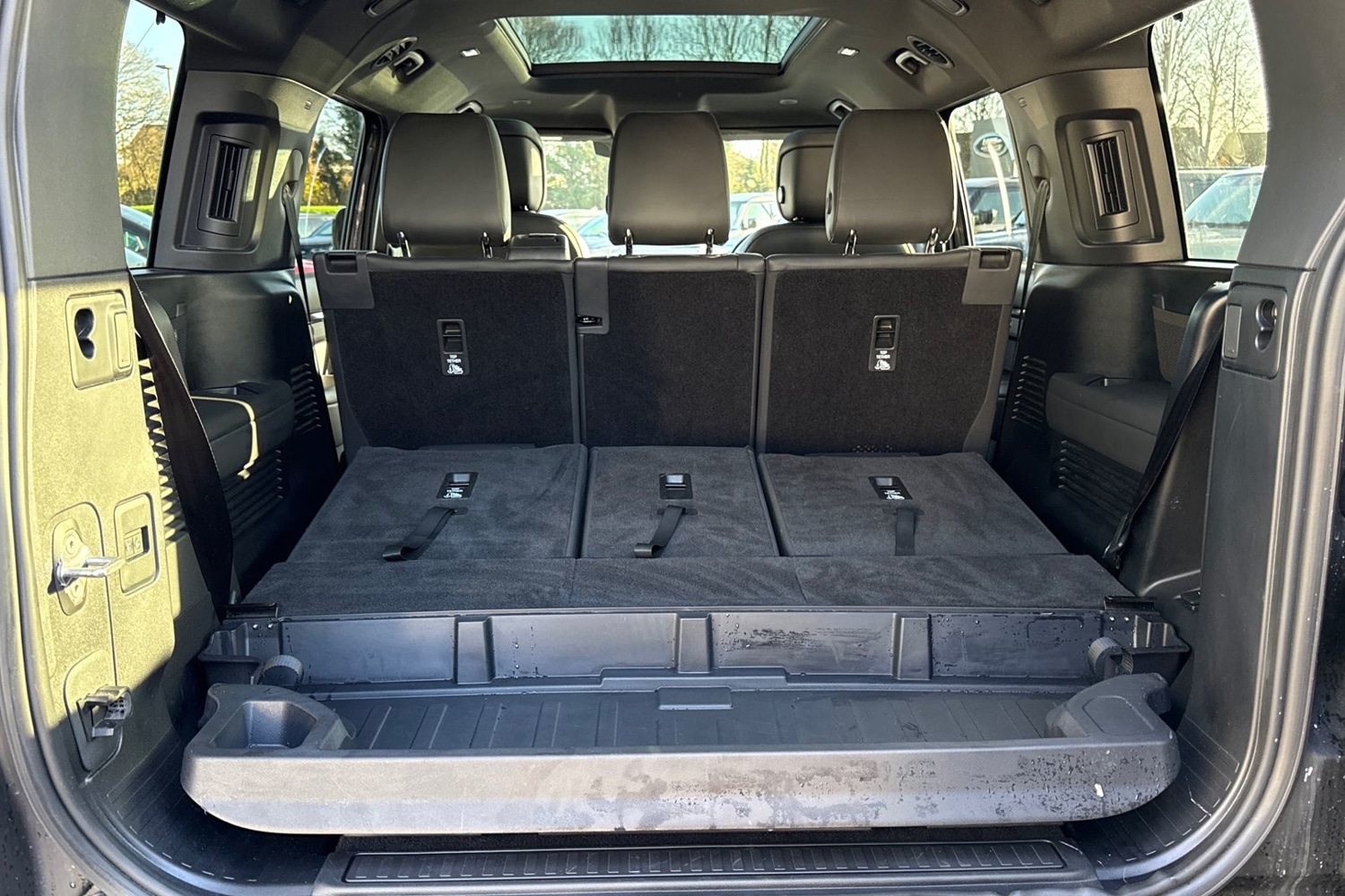 Used Land Rover Defender 130 2024 for sale - 76805358: Photo 11