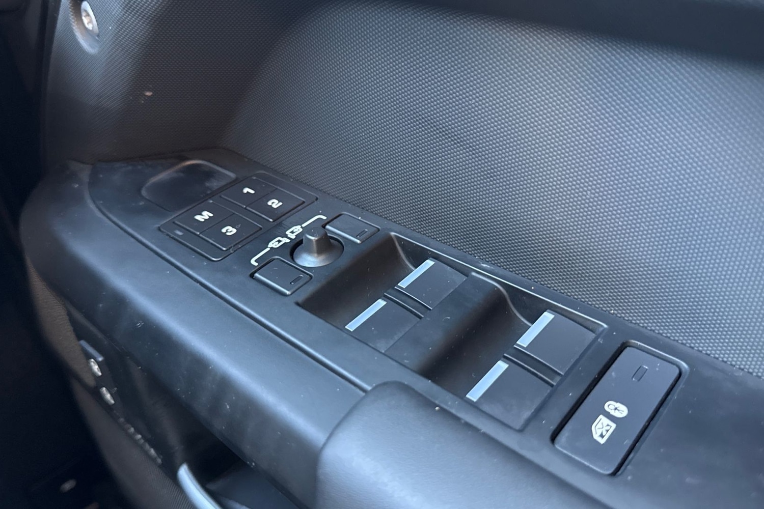 Used Land Rover Defender 130 2024 for sale - 76805358: Photo 26