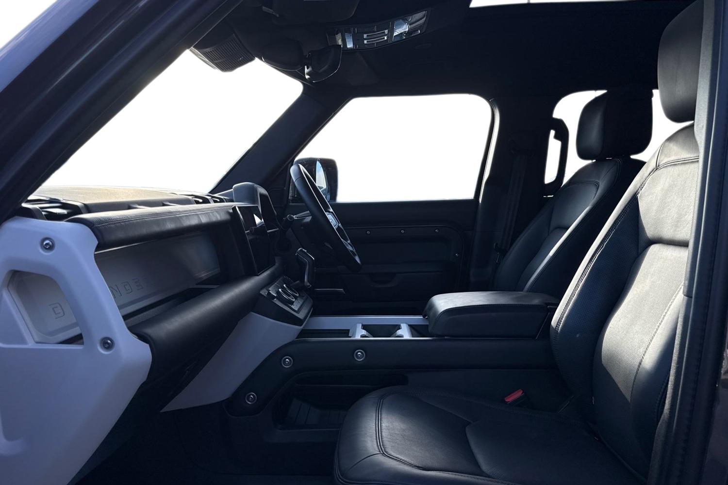 Used Land Rover Defender 130 2024 for sale - 76805358: Photo 3