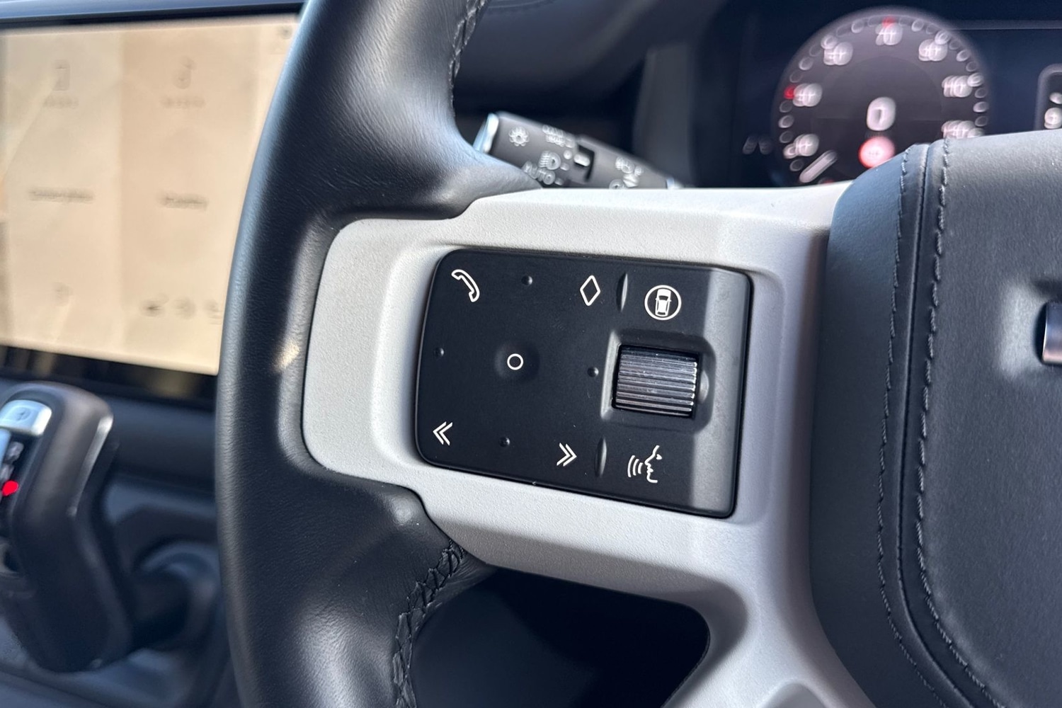 Used Land Rover Defender 130 2024 for sale - 76805358: Photo 34