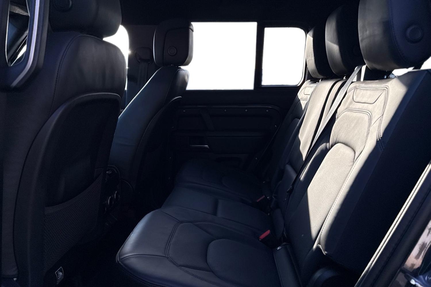 Used Land Rover Defender 130 2024 for sale - 76805358: Photo 4