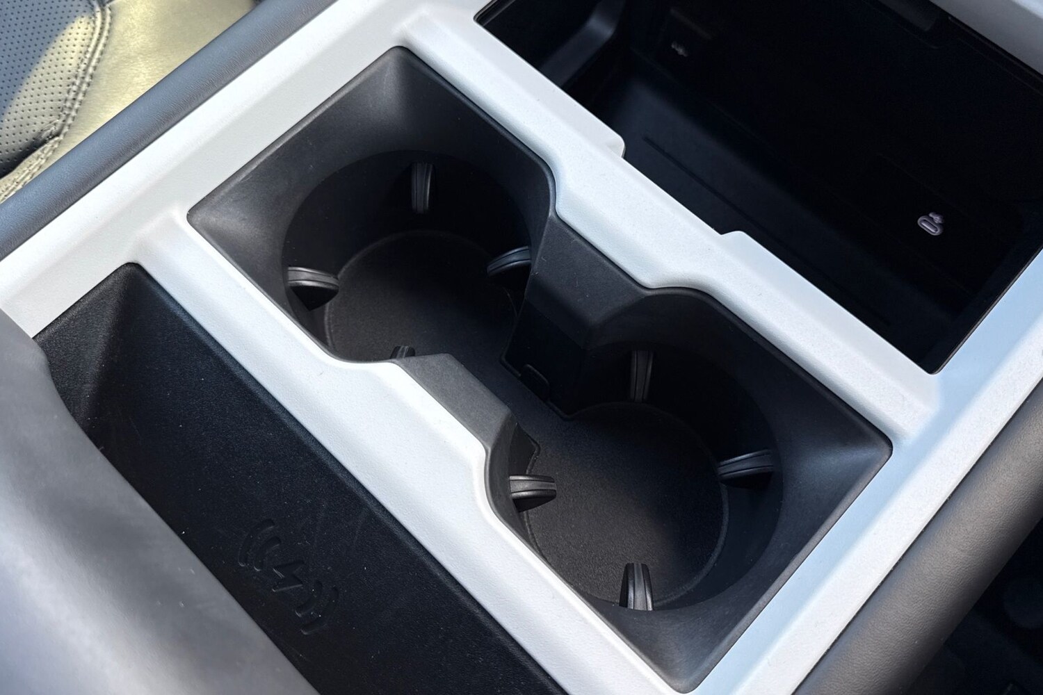 Used Land Rover Defender 130 2024 for sale - 76805358: Photo 45