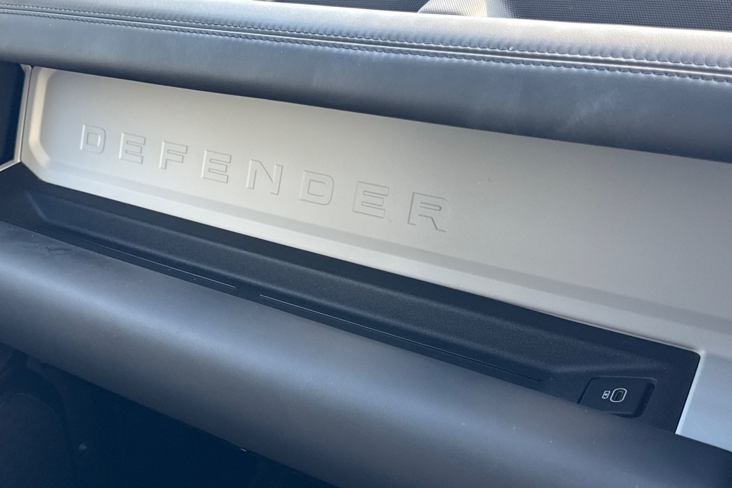 Used Land Rover Defender 130 2024 for sale - 76805358: Photo 49