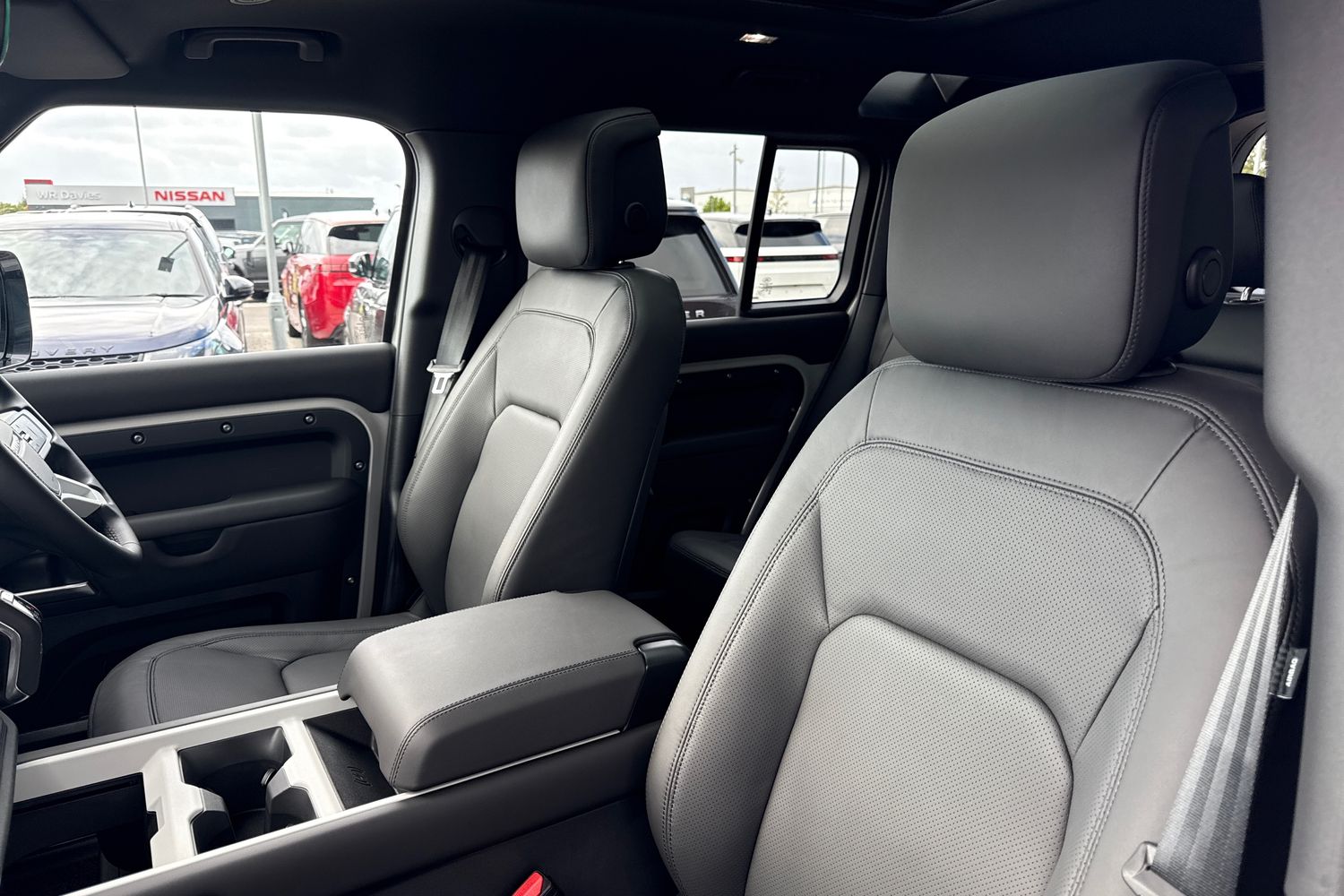 Used Land Rover Defender 110 2026 for sale - 77321837: Photo 11