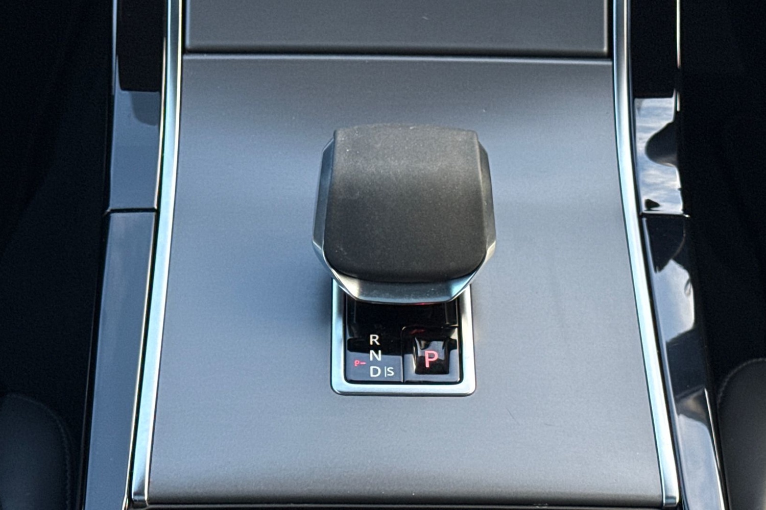 Used Land Rover Range Rover Velar 2024 for sale - 77135300: Photo 14