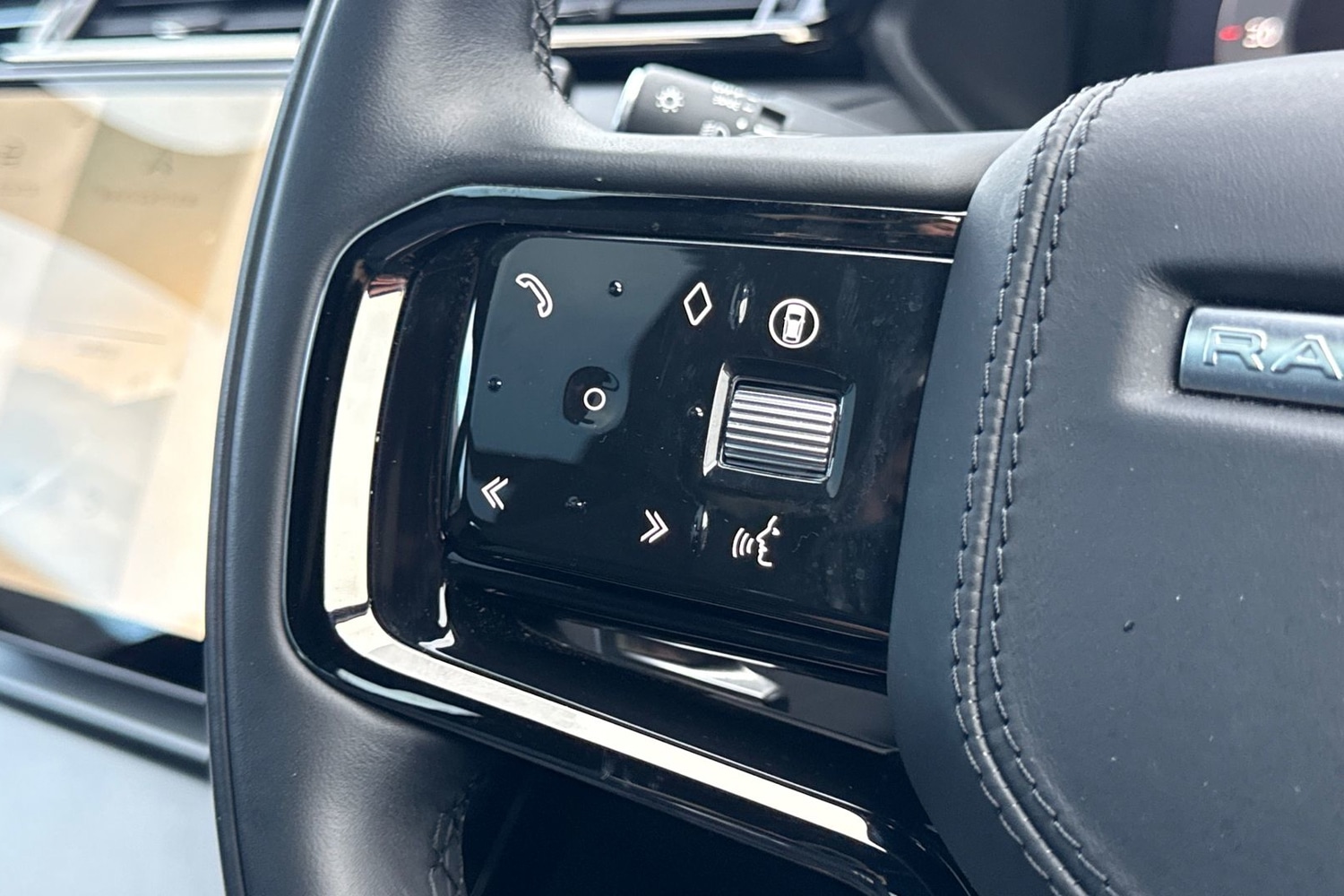 Used Land Rover Range Rover Velar 2024 for sale - 77135300: Photo 33