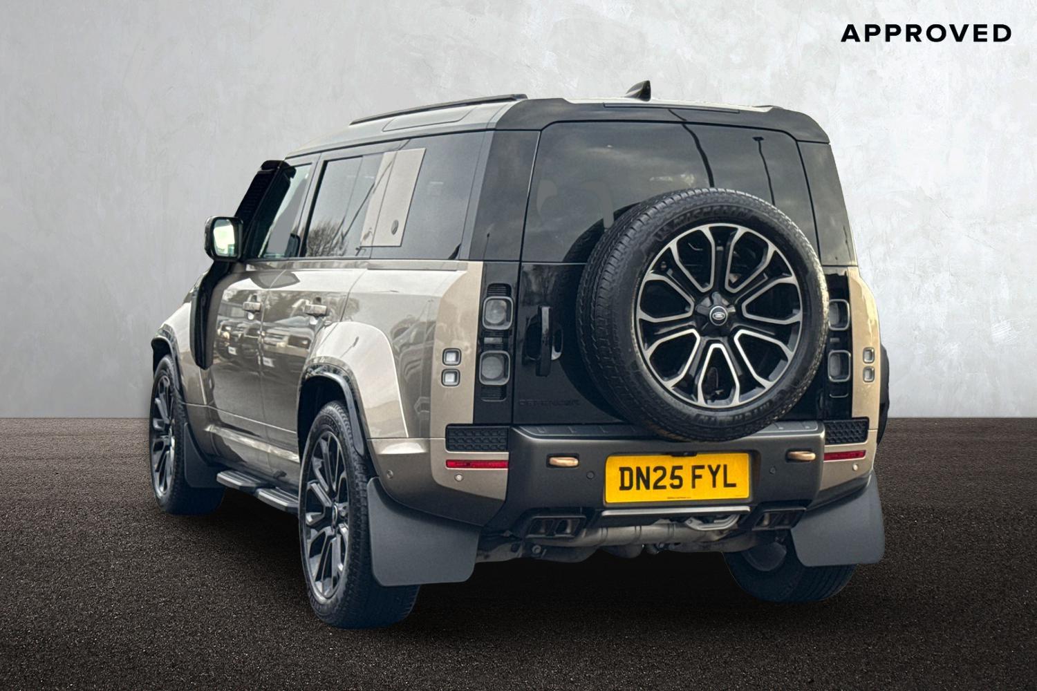 Used Land Rover Defender 110 2025 for sale - 77451148: Photo 2