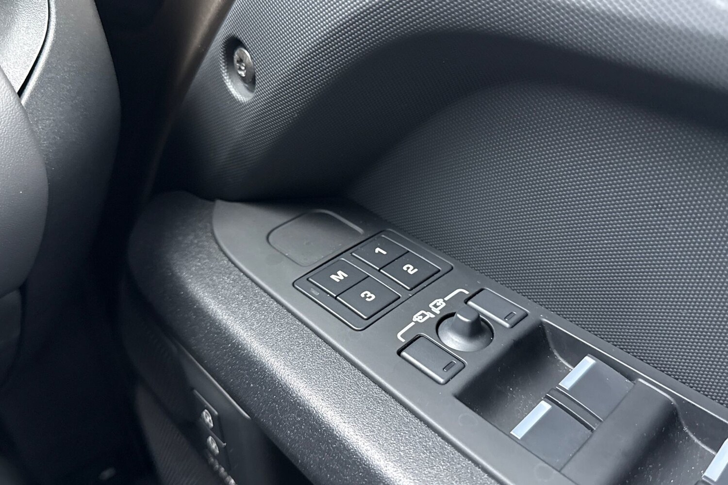 Used Land Rover Defender 110 2025 for sale - 77451148: Photo 26