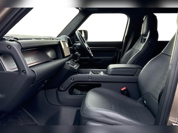 Used Land Rover Defender 110 2025 for sale - 77451148: Photo