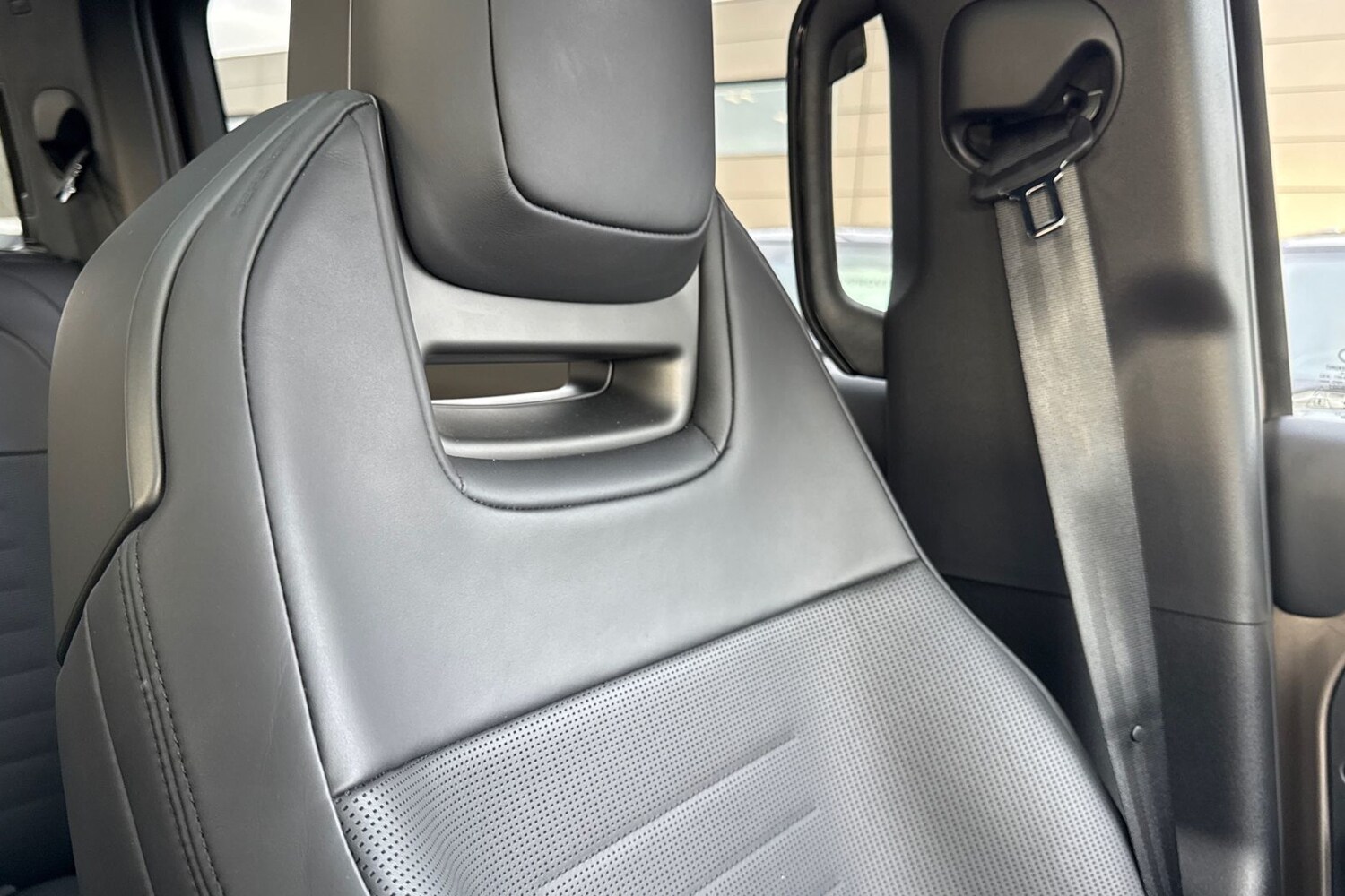 Used Land Rover Defender 110 2025 for sale - 77451148: Photo 48