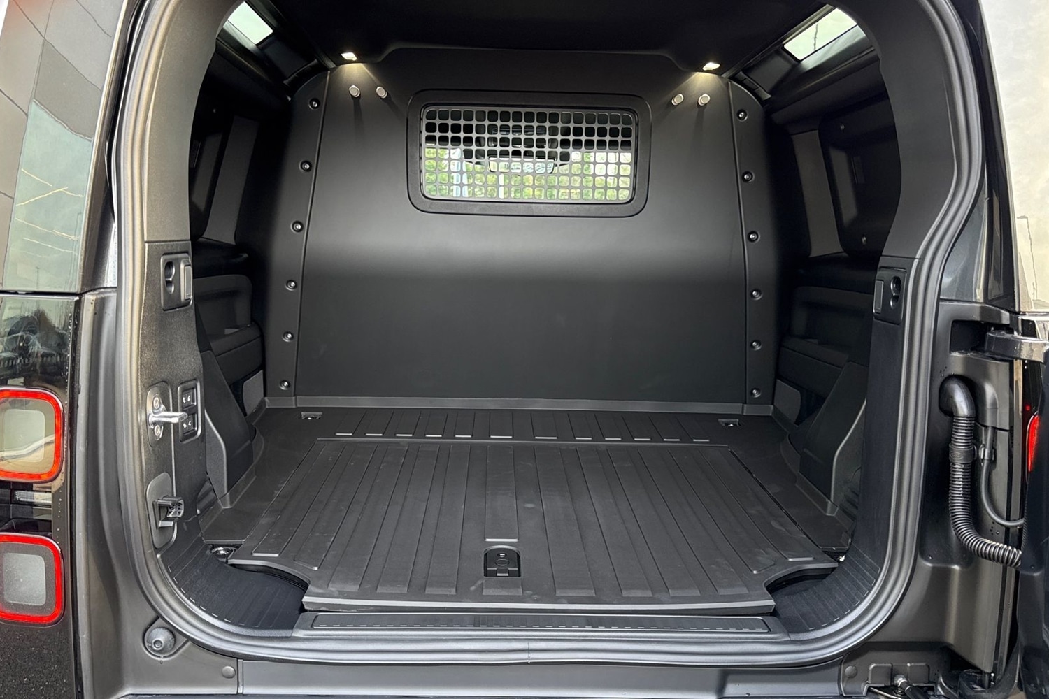 Used Land Rover Defender 90 2026 for sale - 77394129: Photo 11