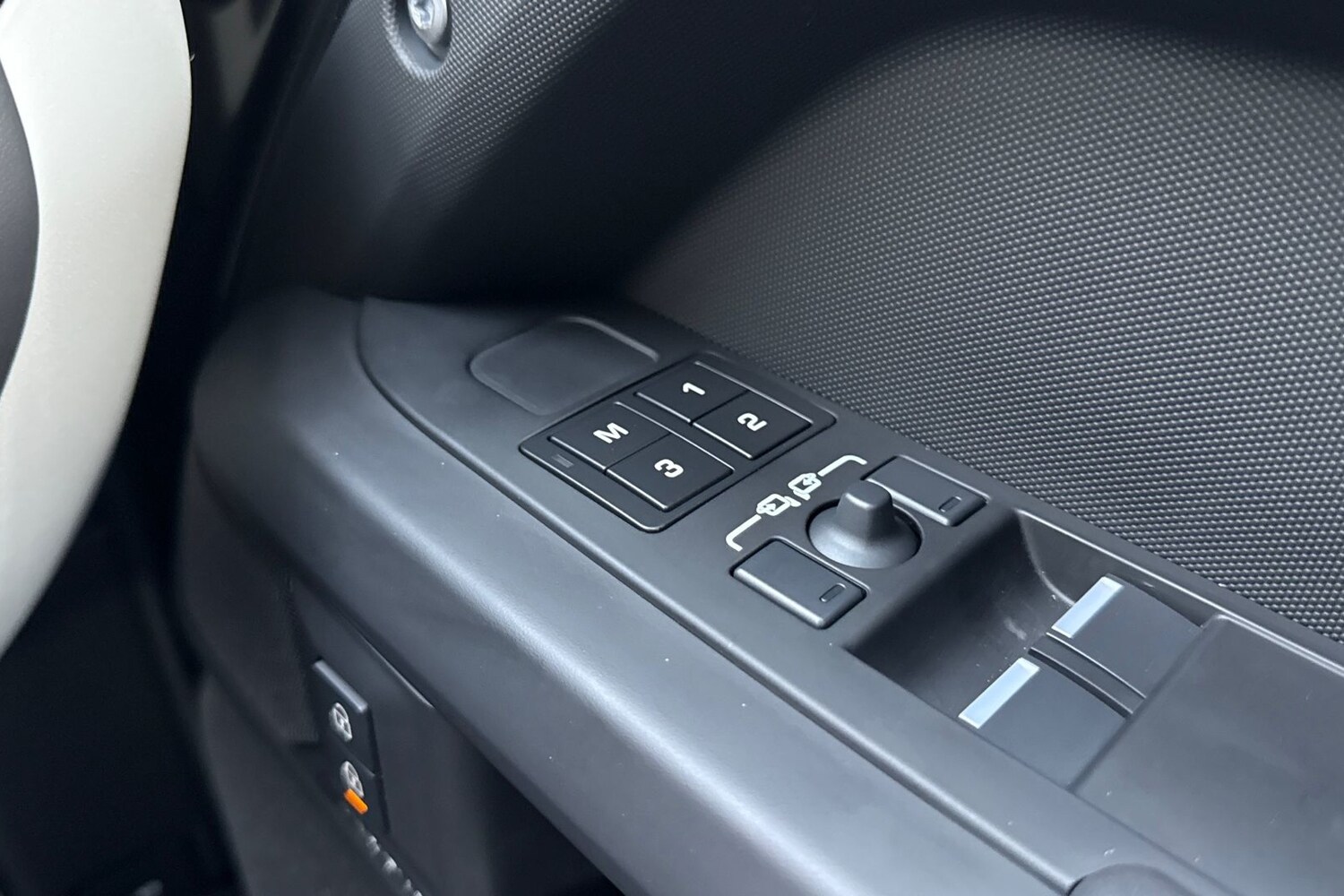 Used Land Rover Defender 90 2026 for sale - 77394129: Photo 26