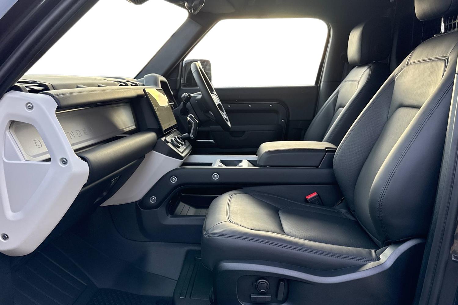 Used Land Rover Defender 90 2026 for sale - 77394129: Photo 3