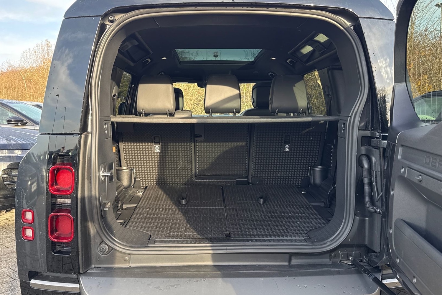 Used Land Rover Defender 110 2024 for sale - 76855029: Photo 11