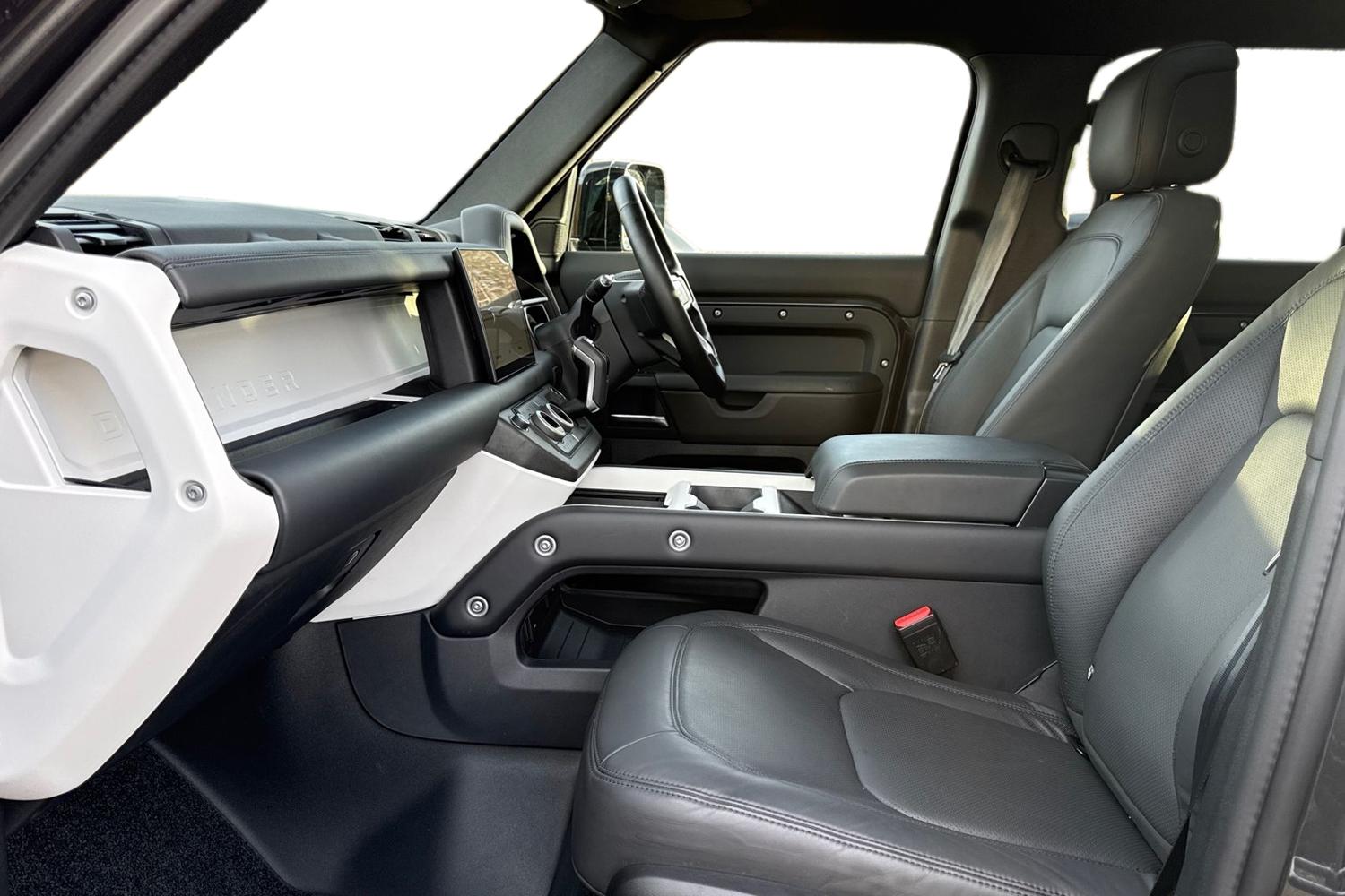 Used Land Rover Defender 110 2024 for sale - 76855029: Photo 3