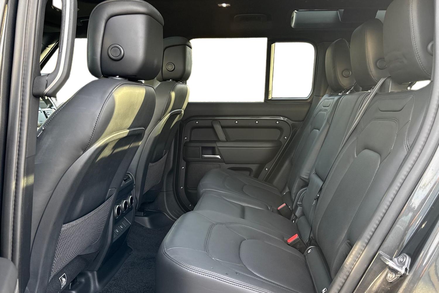 Used Land Rover Defender 110 2024 for sale - 76855029: Photo 4