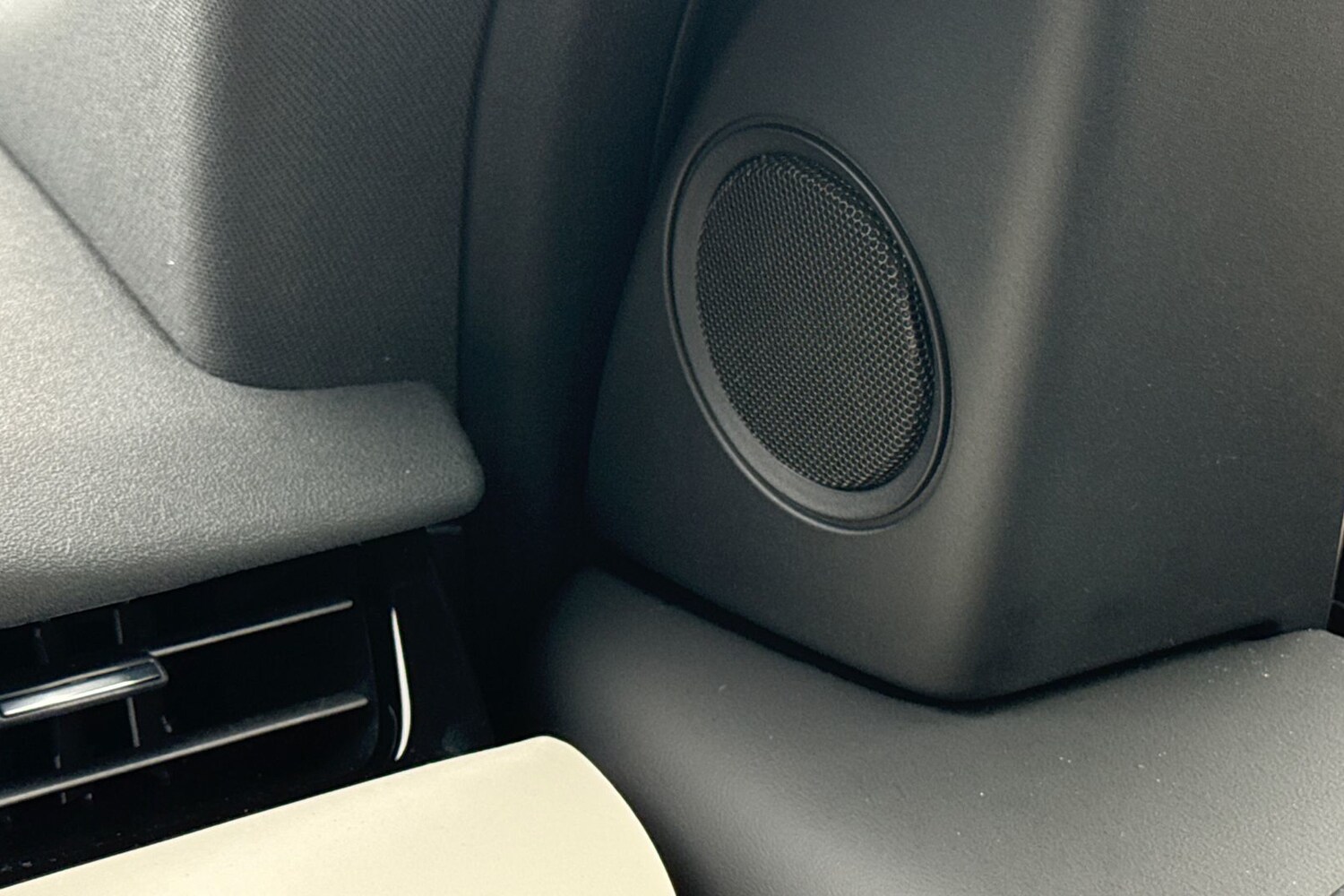 Used Land Rover Discovery Sport 2024 for sale - 76065295: Photo 24