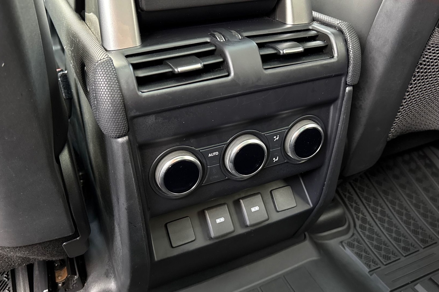 Used Land Rover Defender 2023 for sale - 77011448: Photo 18