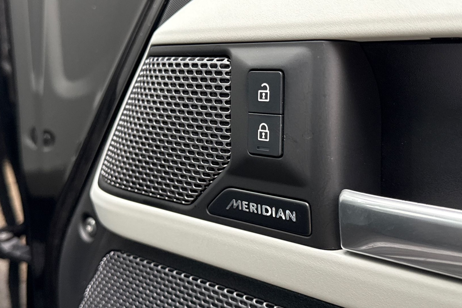 Used Land Rover Defender 2024 for sale - 78001729: Photo 25