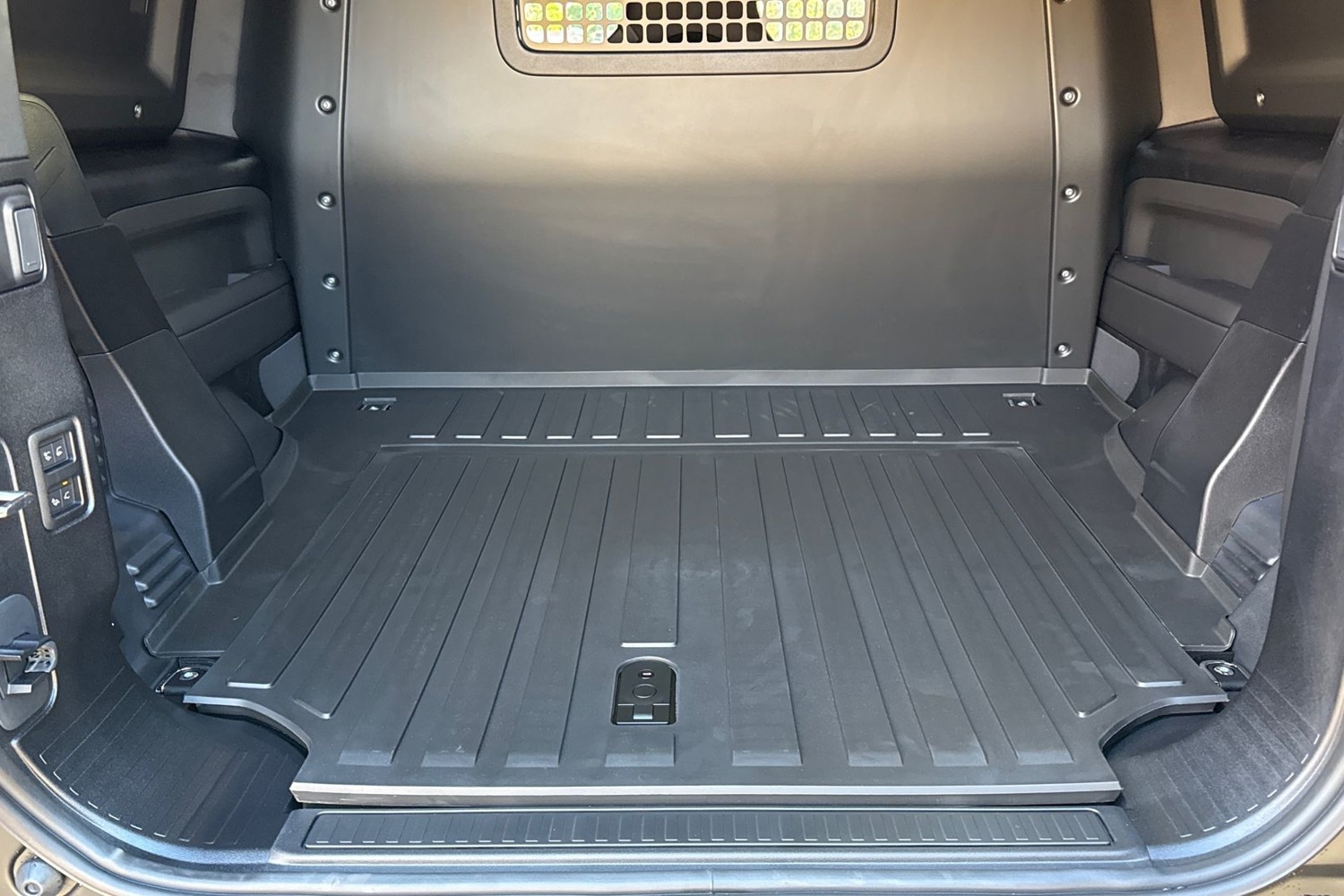 Used Land Rover Defender 90 2025 for sale - 76789731: Photo 11