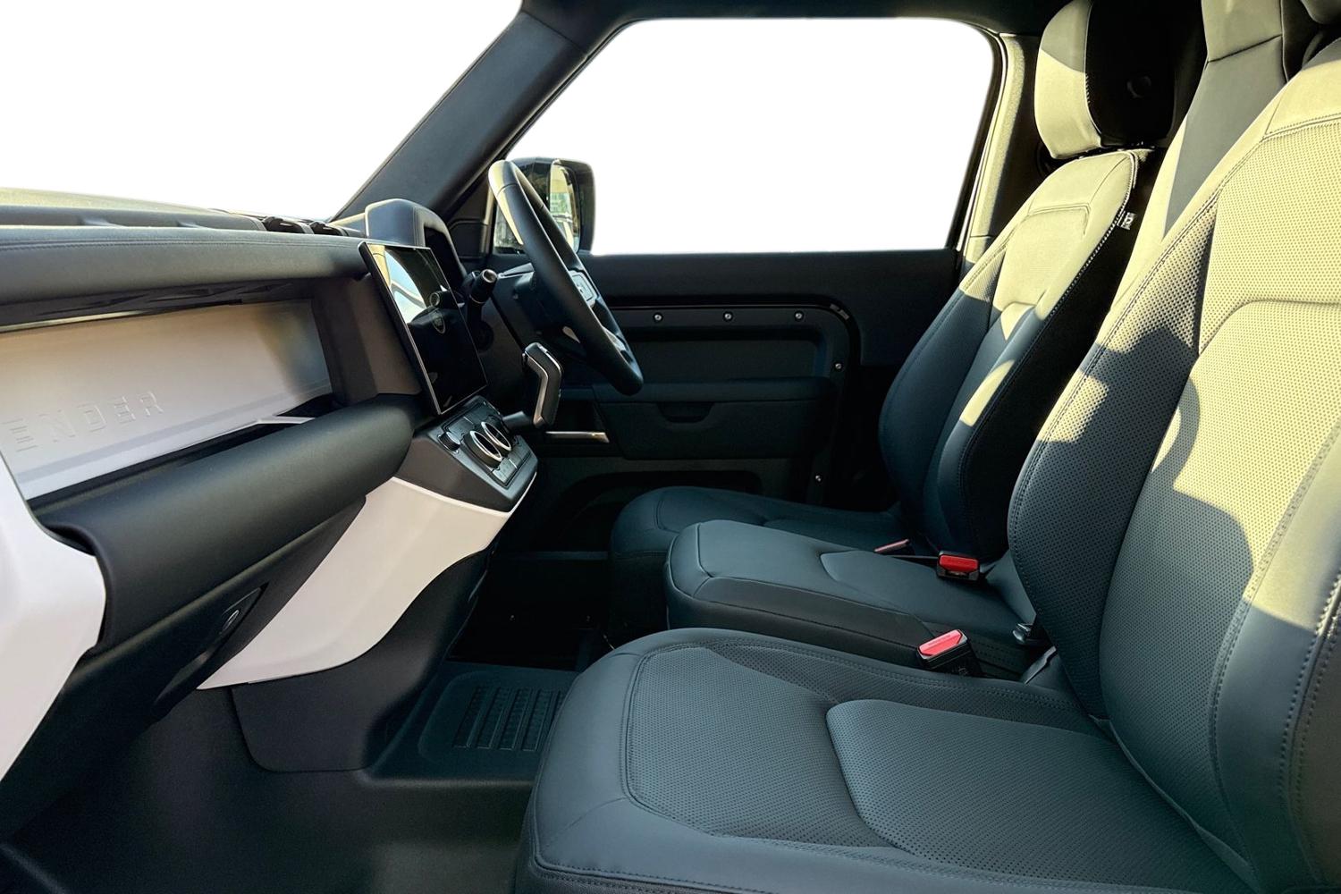 Used Land Rover Defender 90 2025 for sale - 76789731: Photo 3