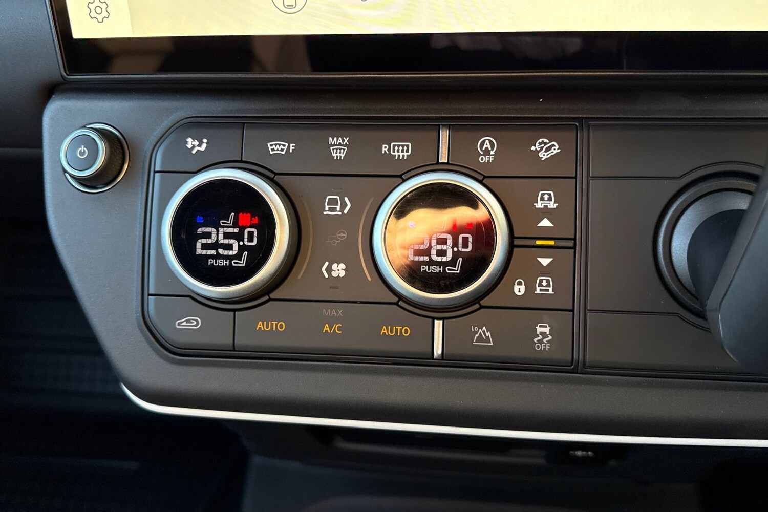 Used Land Rover Defender 90 2025 for sale - 76789731: Photo 39