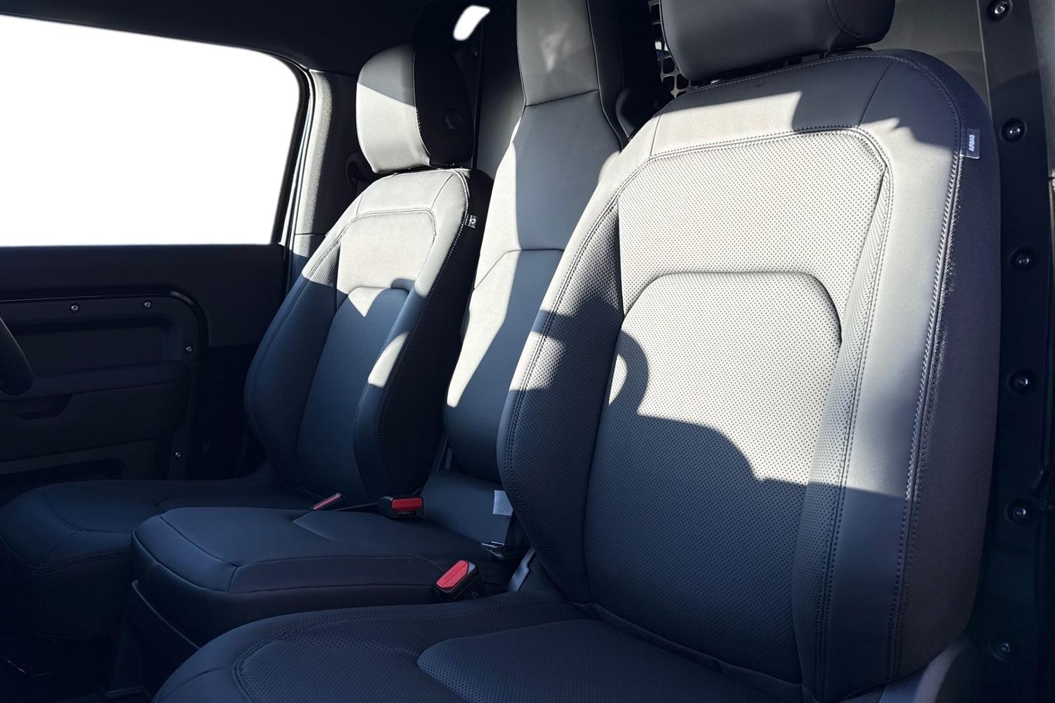 Used Land Rover Defender 90 2025 for sale - 76789731: Photo 4