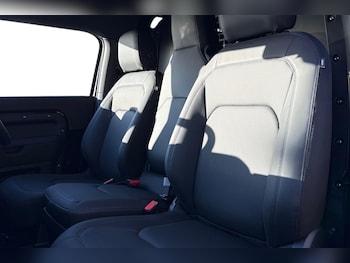 Used Land Rover Defender 90 2025 for sale - 76789731: Photo