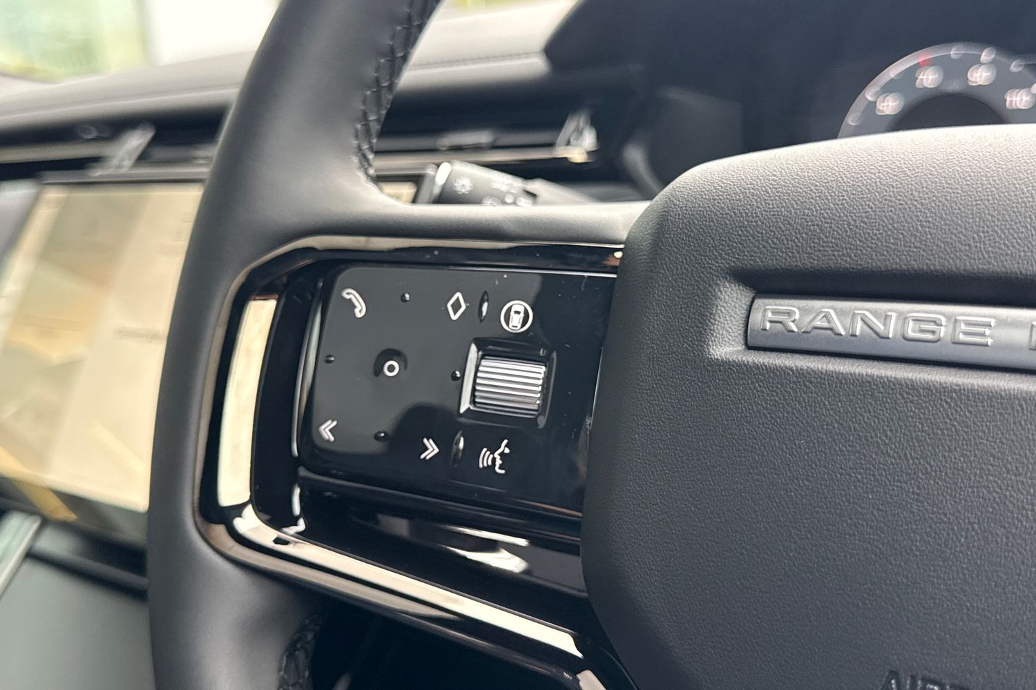 Used Land Rover Range Rover Velar 2025 for sale - 76416584: Photo 17