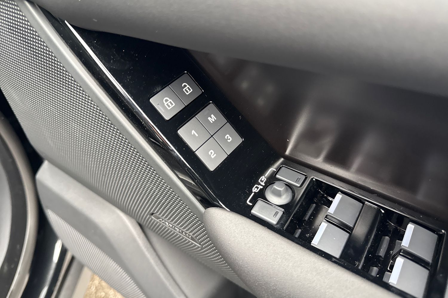 Used Land Rover Range Rover Velar 2025 for sale - 76416584: Photo 32