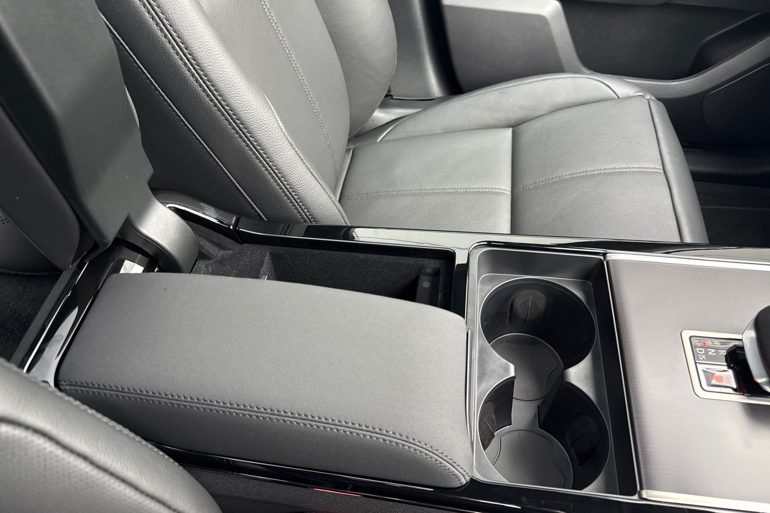 Used Land Rover Range Rover Velar 2025 for sale - 76416584: Photo 50