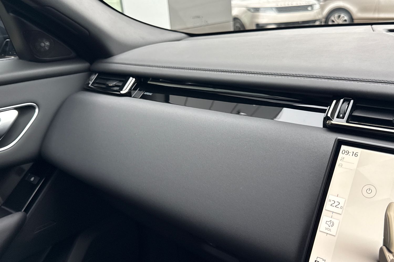 Used Land Rover Range Rover Velar 2025 for sale - 76416584: Photo 53