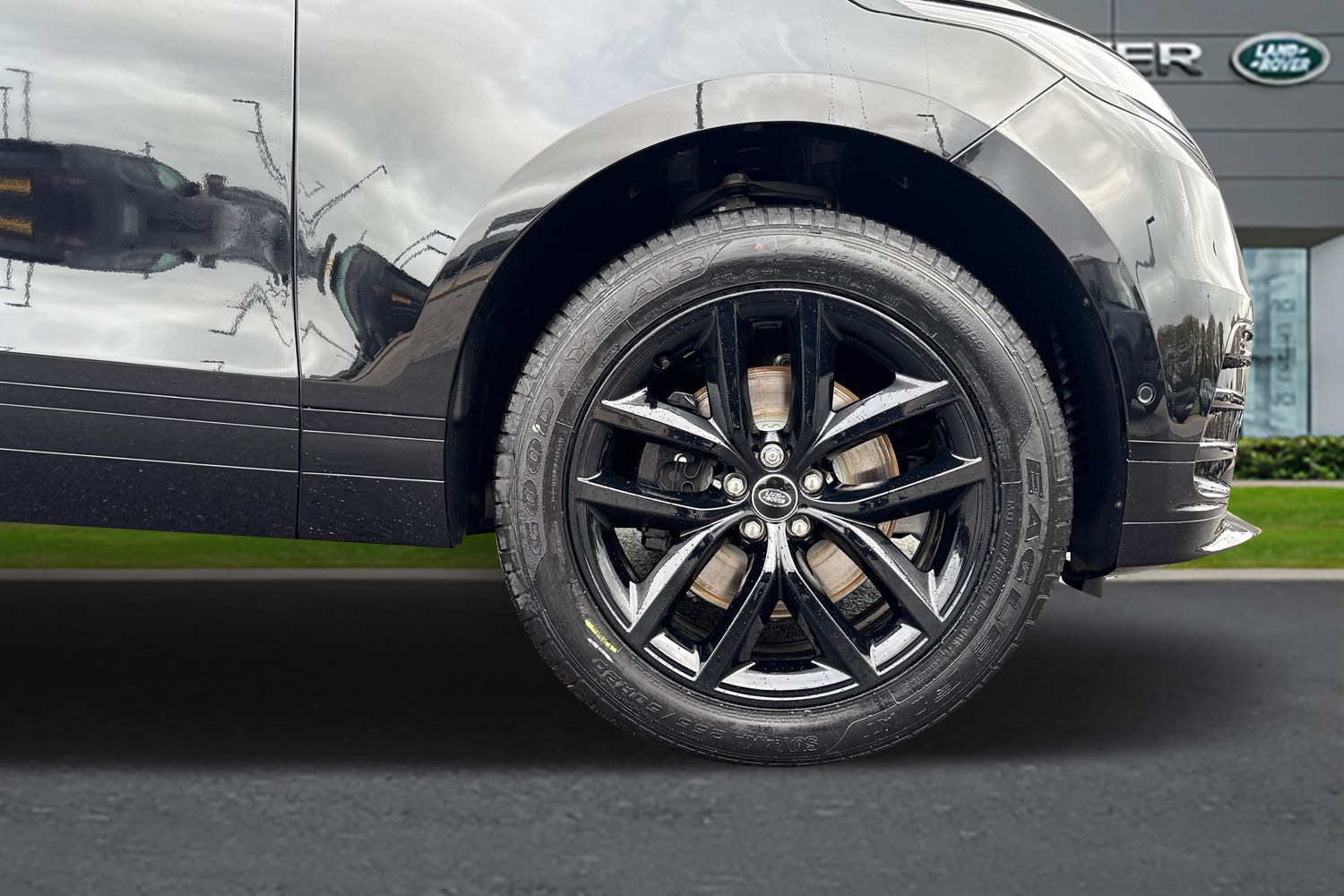 Used Land Rover Range Rover Velar 2025 for sale - 76416584: Photo 8