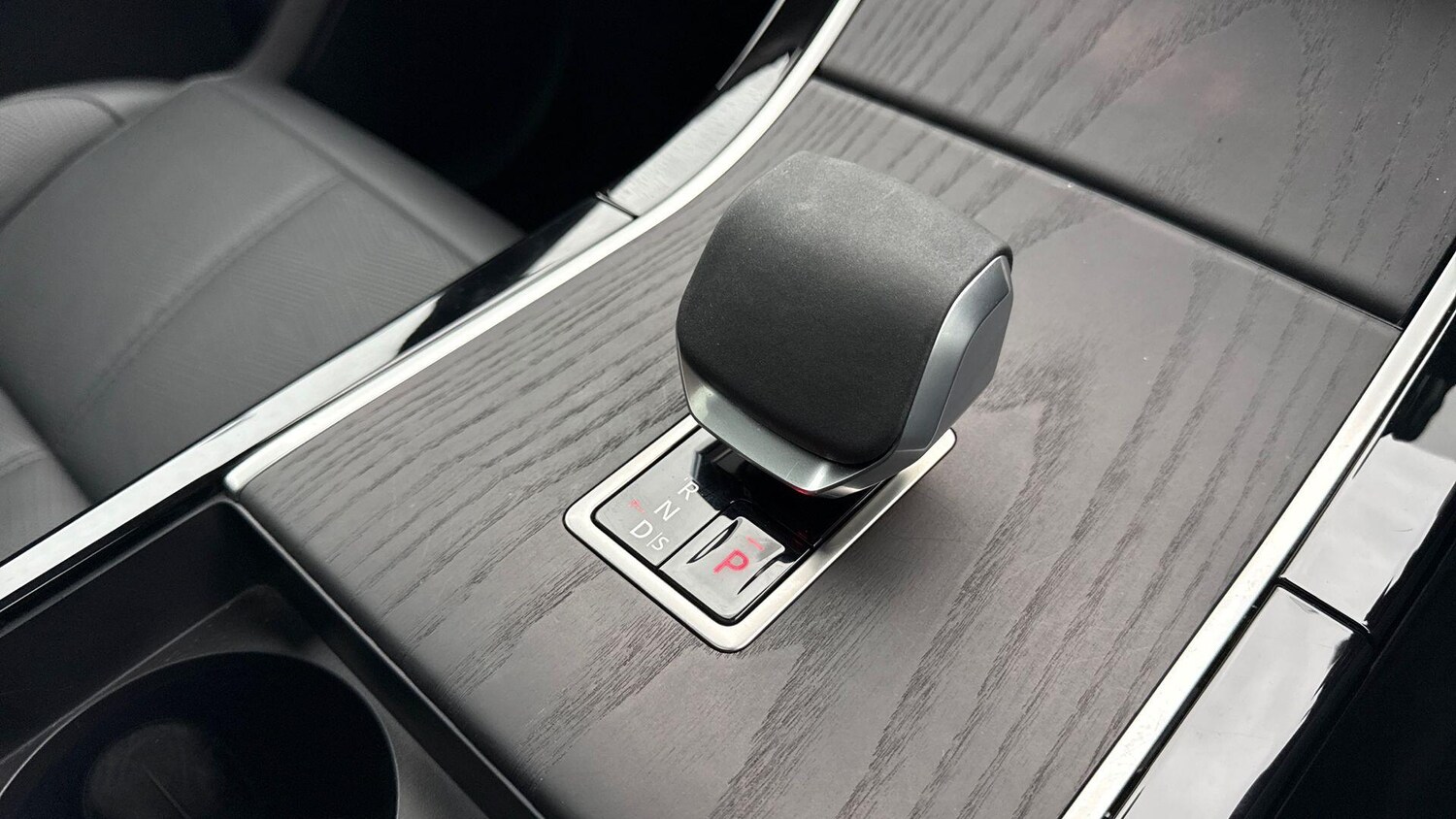 Used Land Rover Range Rover Velar 2025 for sale - 77557469: Photo 13