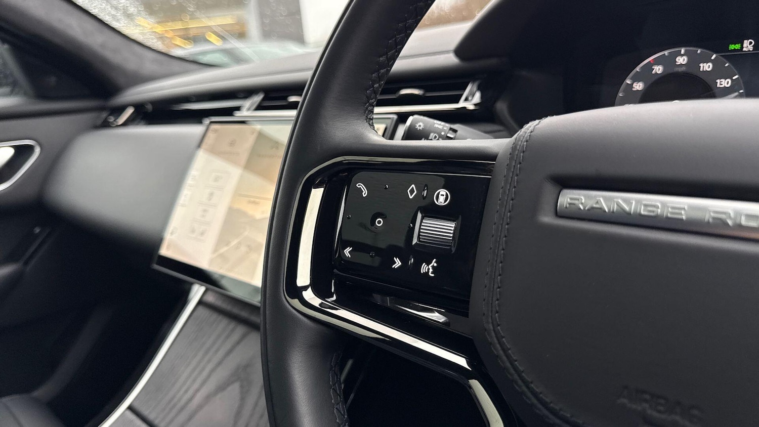 Used Land Rover Range Rover Velar 2025 for sale - 77557469: Photo 32