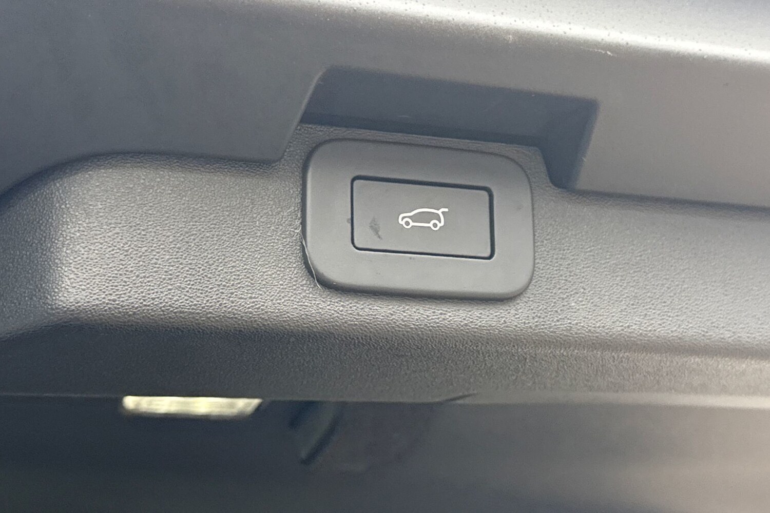 Used Land Rover Discovery 2024 for sale - 77399678: Photo 30