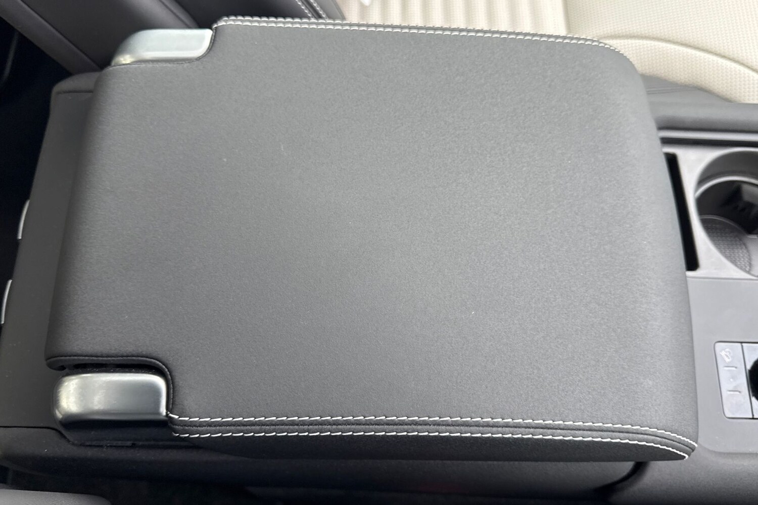 Used Land Rover Discovery 2024 for sale - 77399678: Photo 44